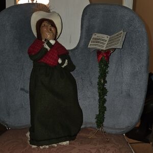 Byers Choice Festive Green Caroler Figurine With Music Stand